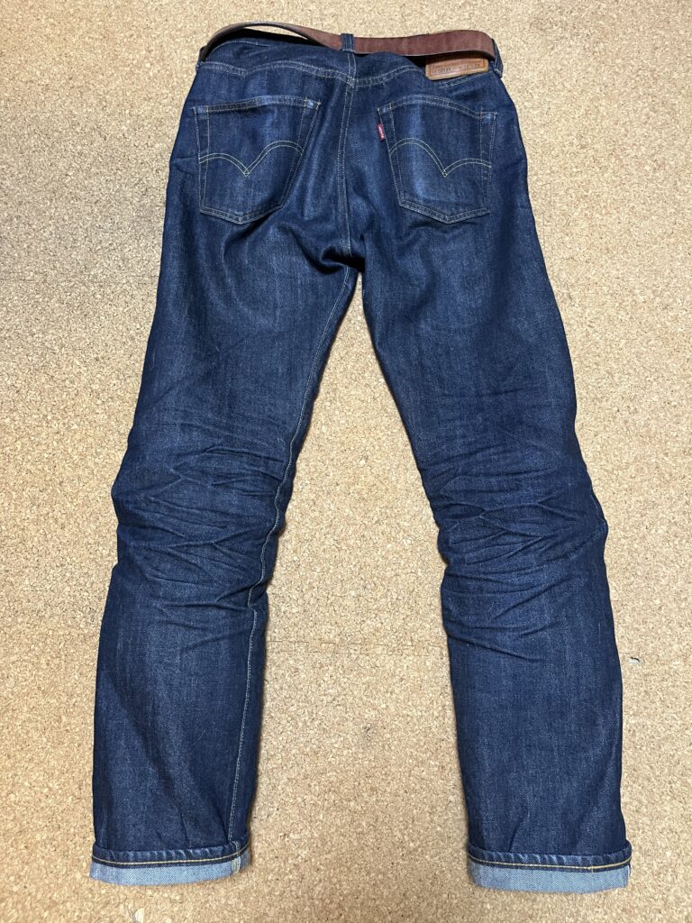 リーバイスLVC501XX1947モデル
1年半履いた状態（後側）